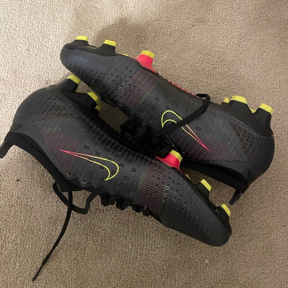 Nike Mercurial Vapor 14 Pro FG
Firm-Ground Soccer Cleat - Picture 5 of 5
